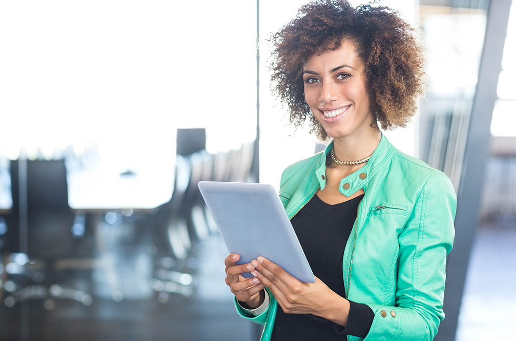 Une fille avec Tab à la main