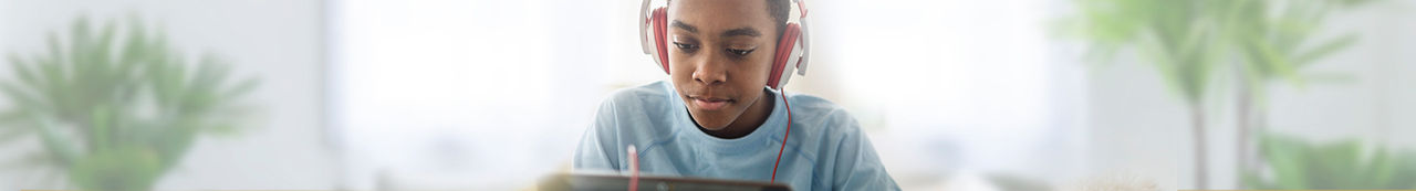 garçon avec un casque